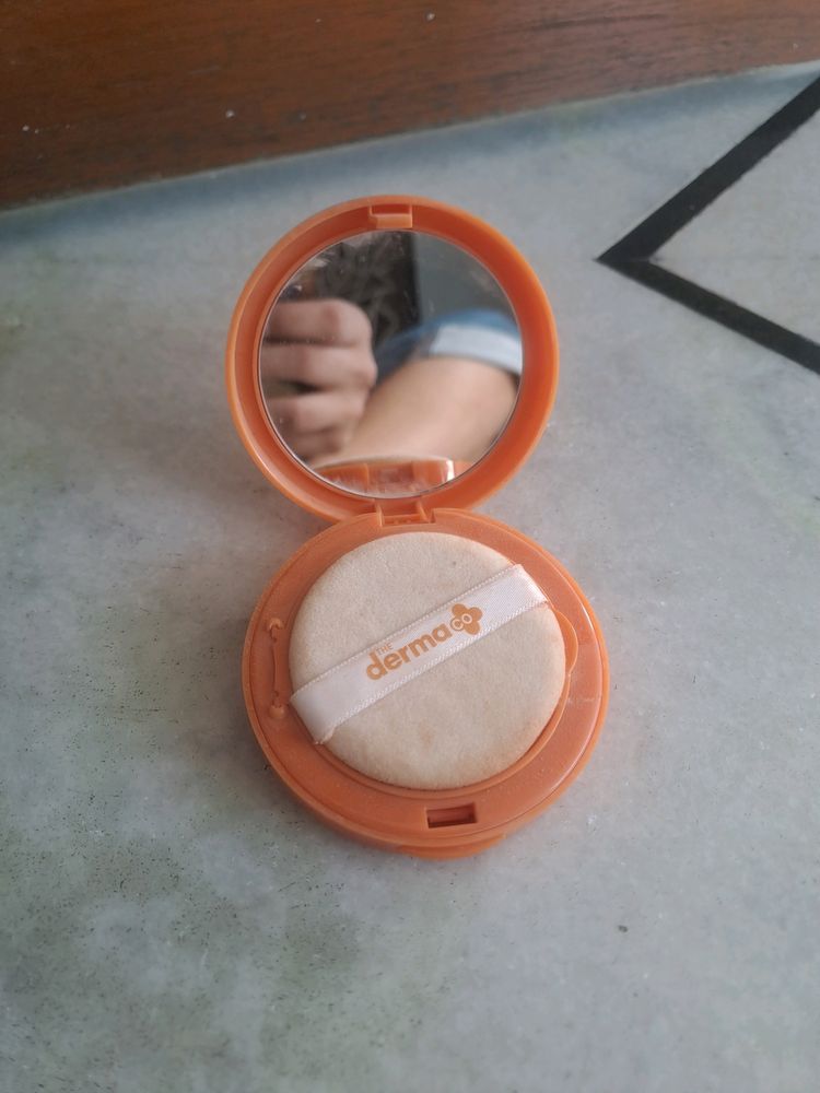 Derma co Sunscreen Compact