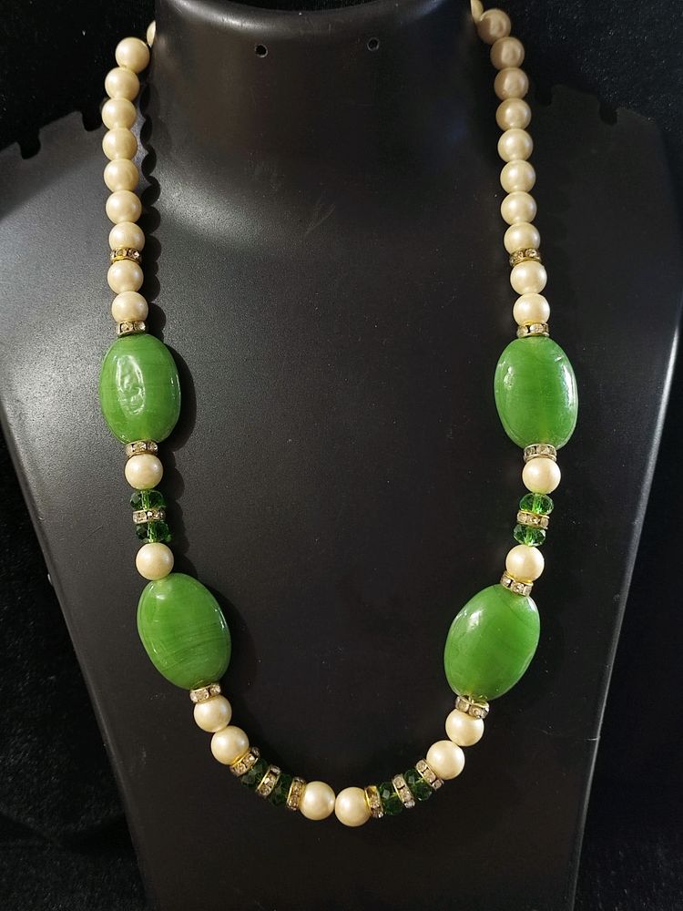 GREEN CRYSTAL AND PEARL NECKLACE SET