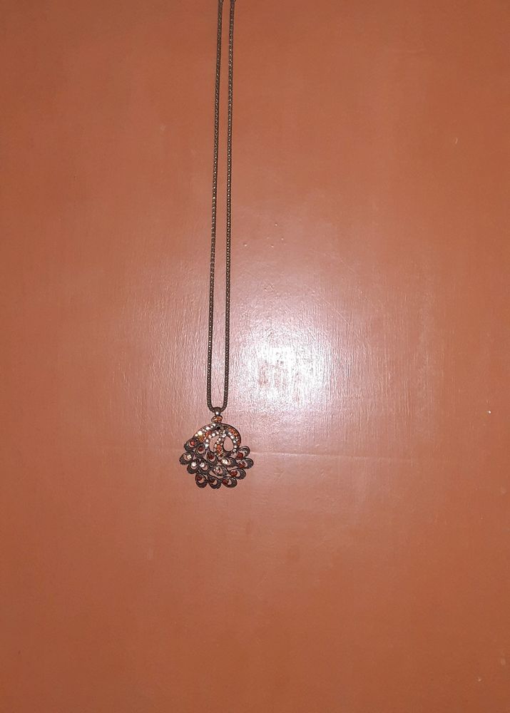 1 Long Chain With 2 Pendants