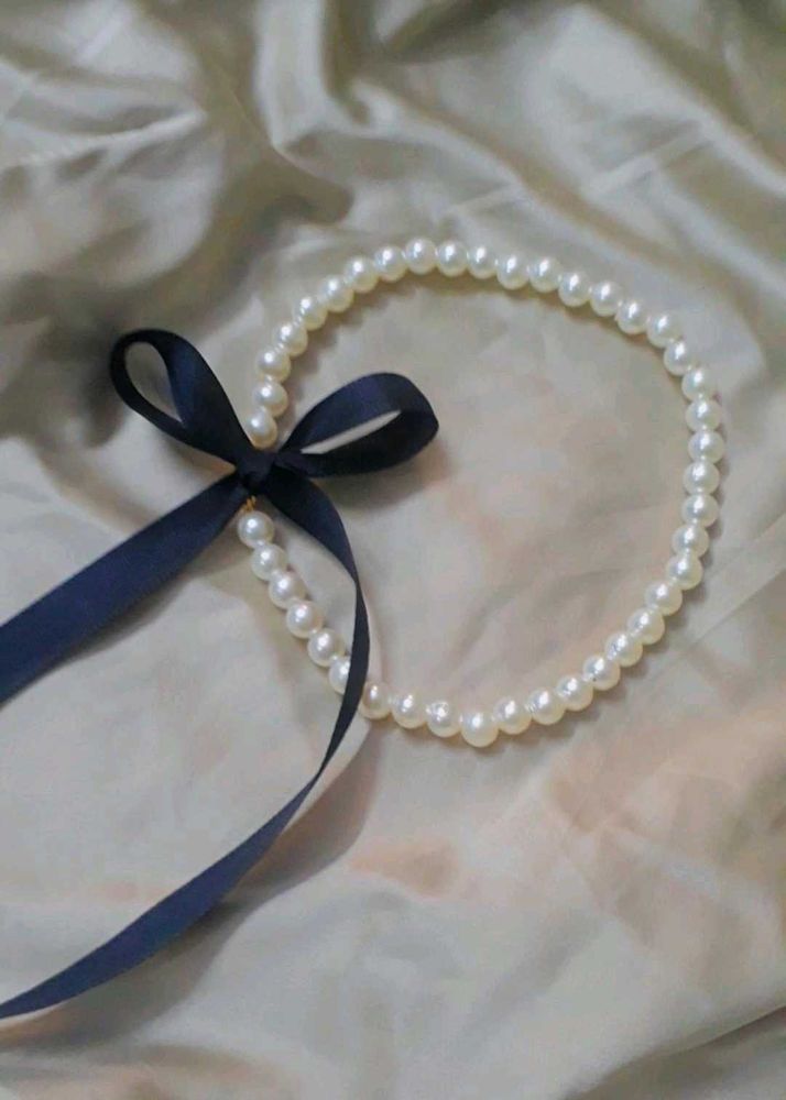 Pearl Bow Necklace