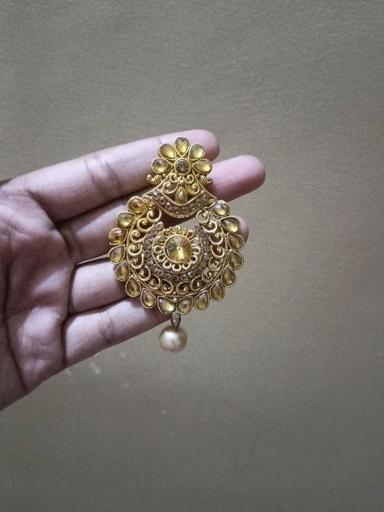 Earrings And Maangtika