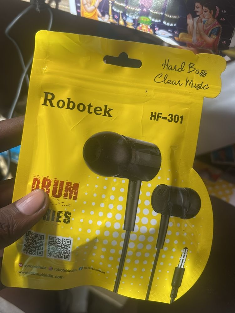 Robotek Earphones