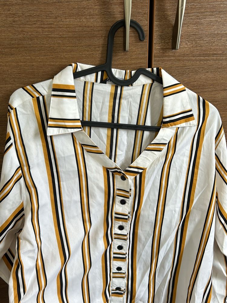 A Pretty Formal Shirt With White Yellow Black