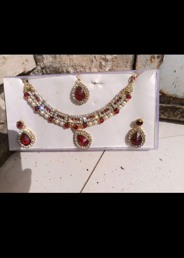 White And Red Colour Diamond Necklace