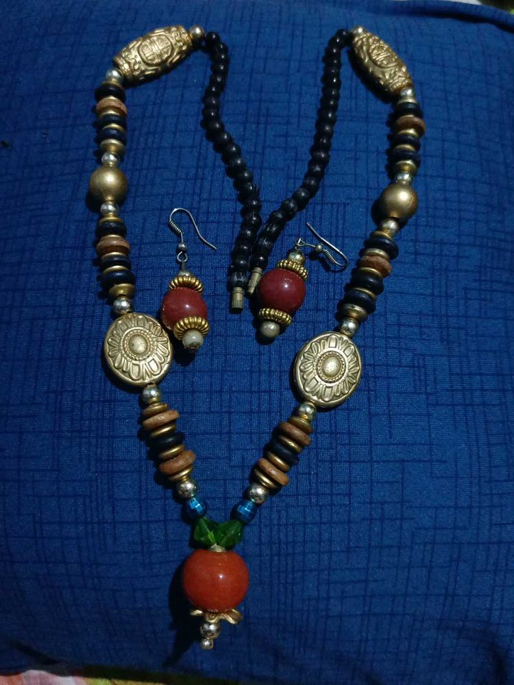 Neck Piece With Earings