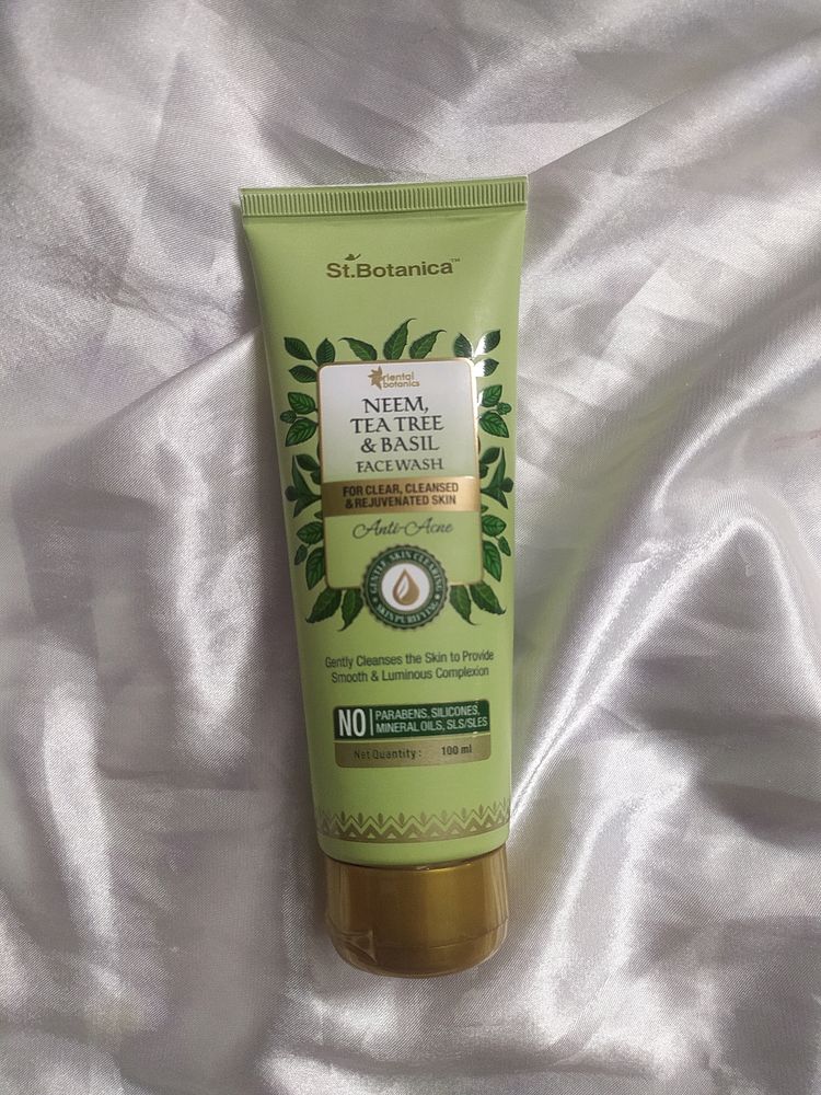 St.Botanica Neem Tea Tree & Basil Face wash