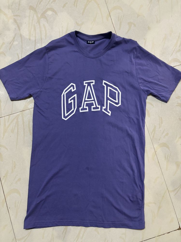 Gap T-shirt