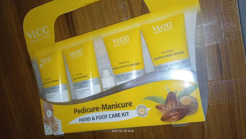 Vlcc Manicure And Pedicure Kit