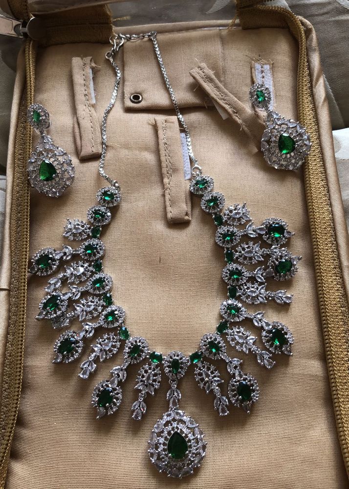 Emerald Heavy Necklace