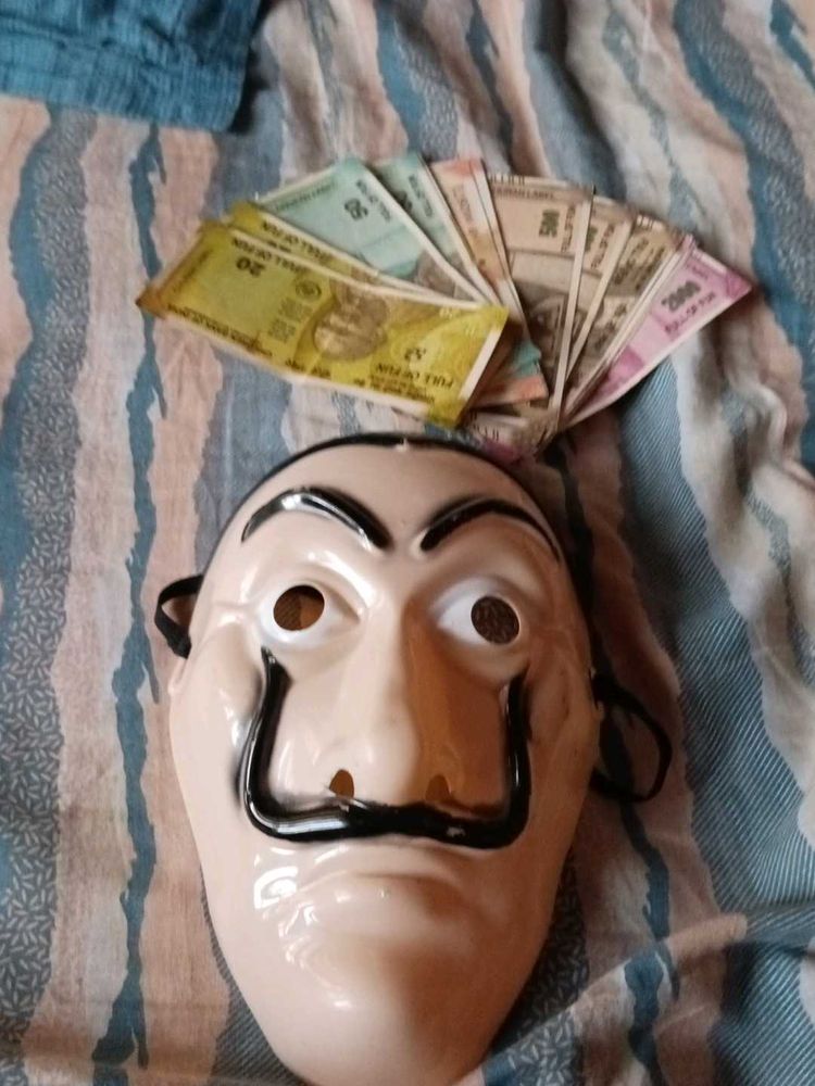 Money Hiest Mask and fake Currencies.