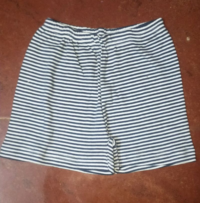 Brand New Limited Stock Unisex Shorts 4-5 Y