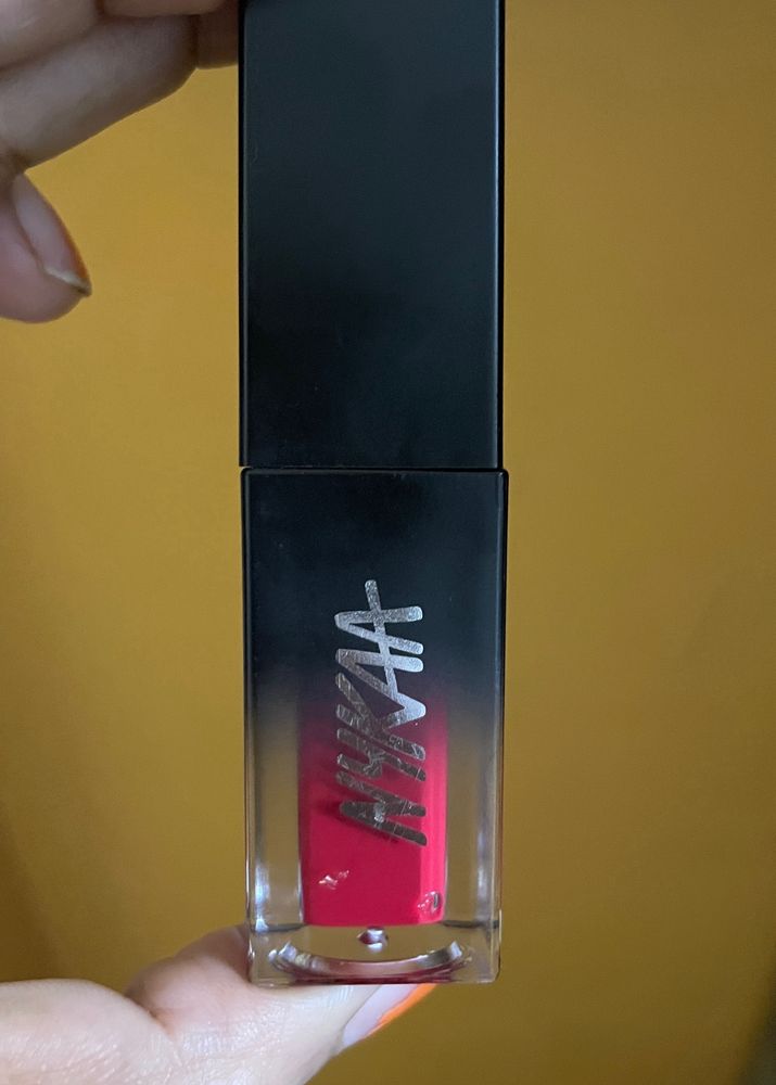 Nykaa Demi MatteLiquid Lipstick With Freebie