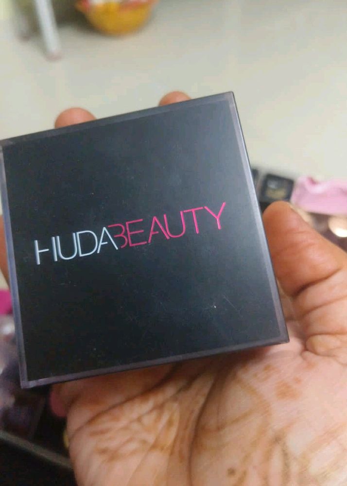 Huda Loose Powder