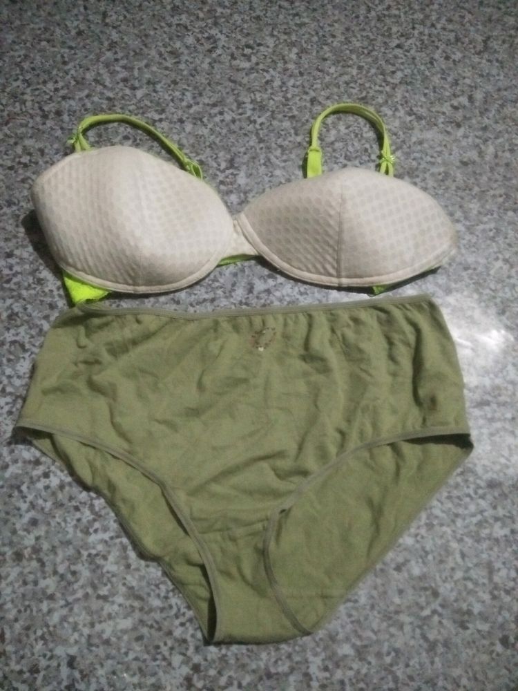 Bra And Panty Set.... Available For Sale Used...