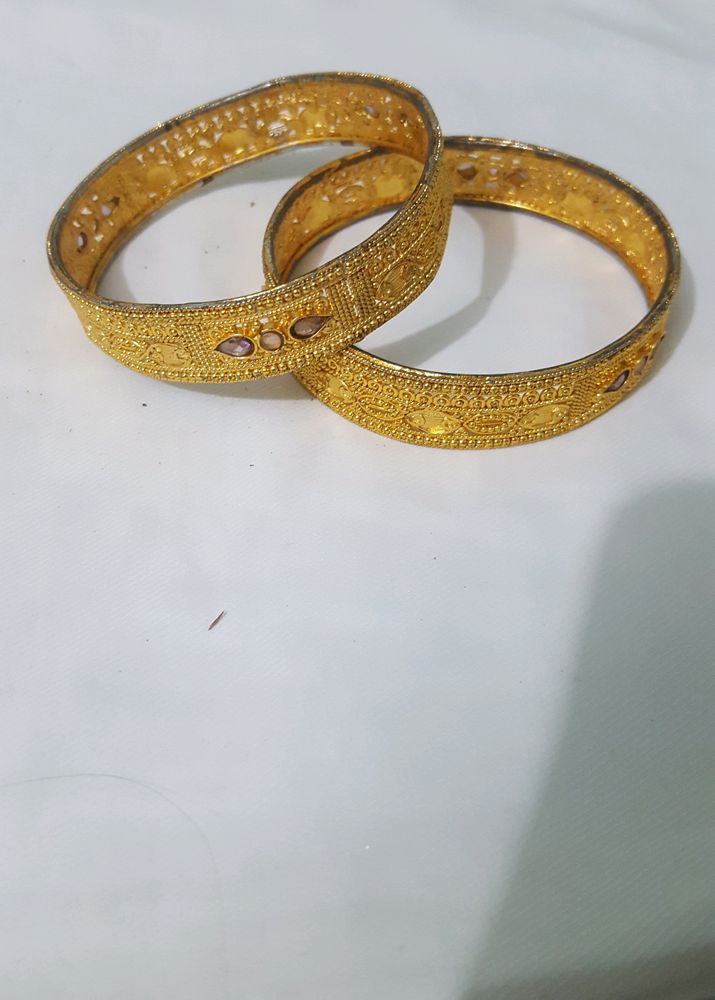GOLD-PLATED BANGLES WITH REAL STONE EMBEDDED