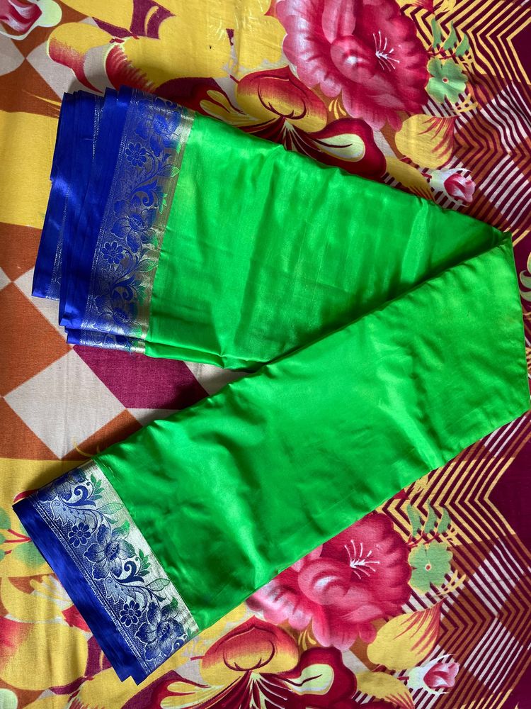 Plain Green Saree With Blue Border