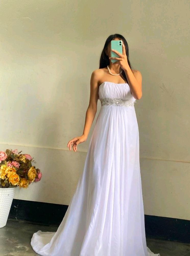 Strapless Head-turner Gown