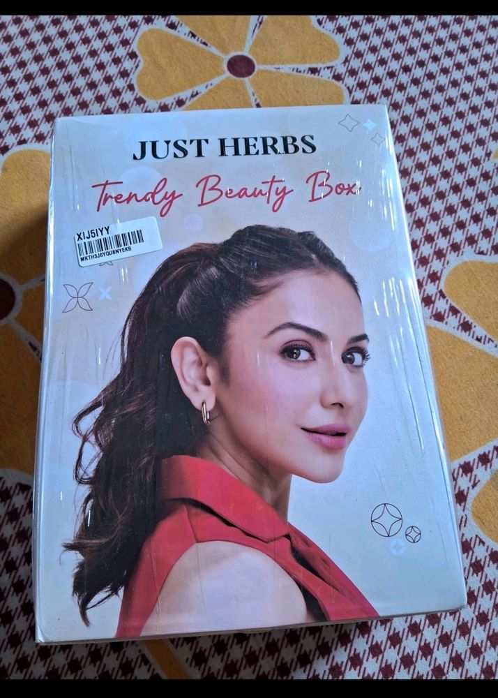 (Sealed)JUST HERBS TRENDY BEAUTY BOX