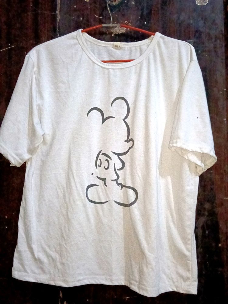 White T-shirt Of Mickey Mouse