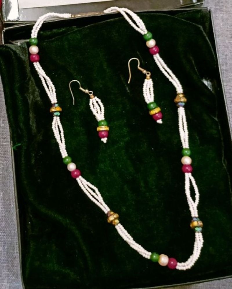 Pearl Necklace With Earrings