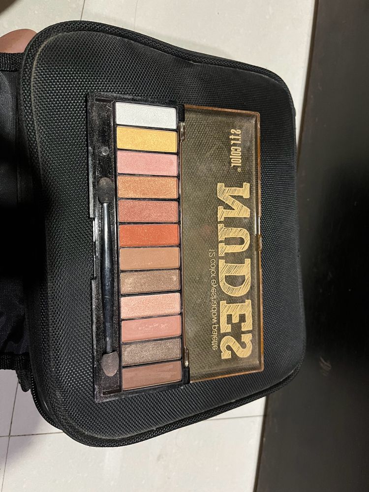 Nudes Eyeshadow With Freebies