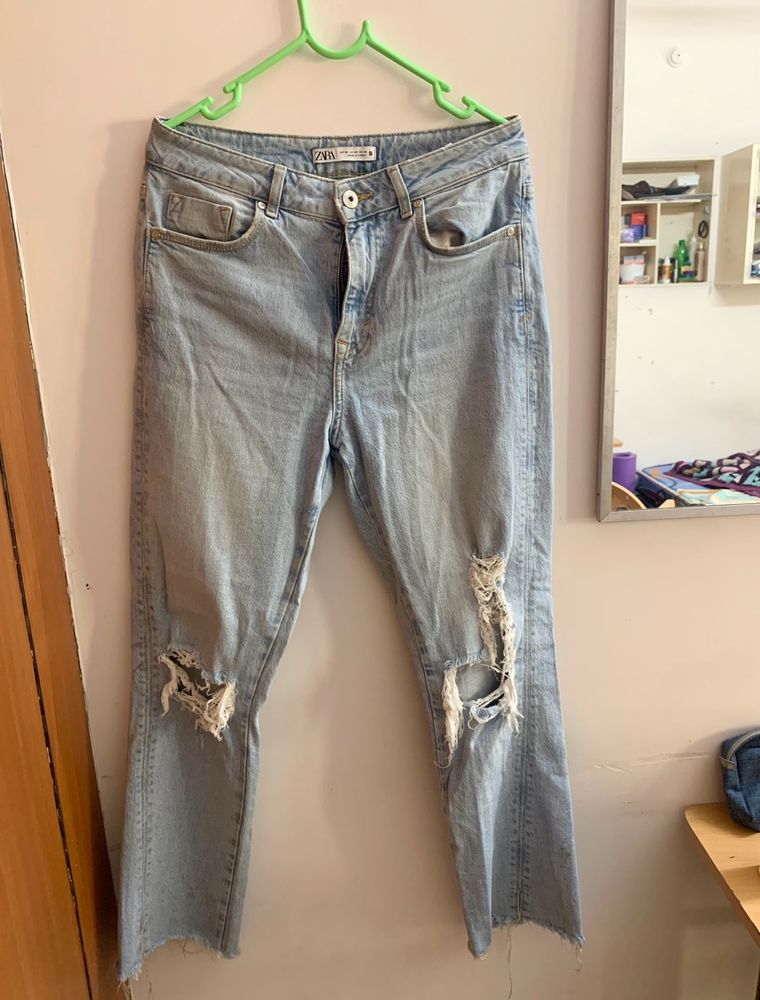 New Zara Ripped Straight Jeans