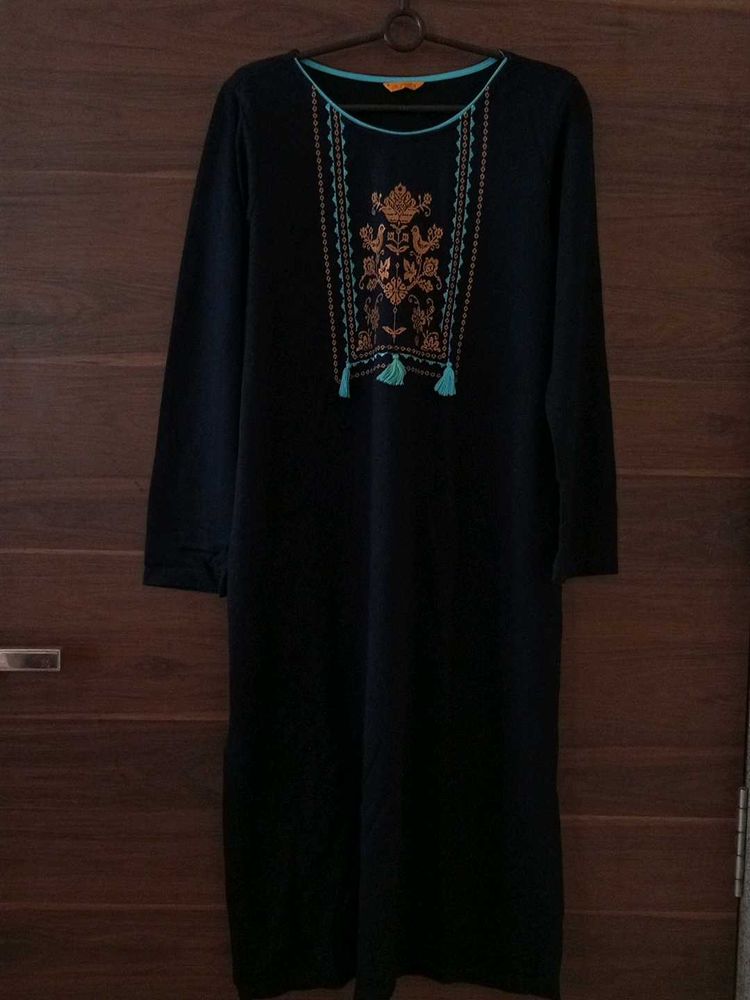 A Straight Fit Winter Wear Kurta