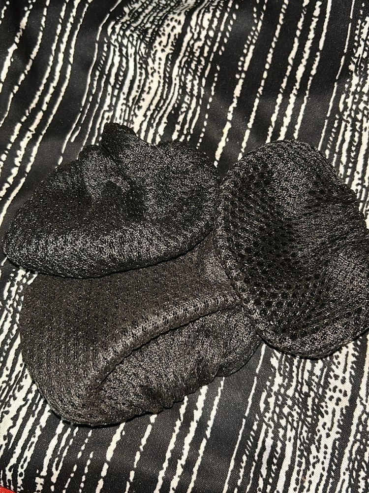 Black Hair Net 4 Pcs And N 95 Two Masks