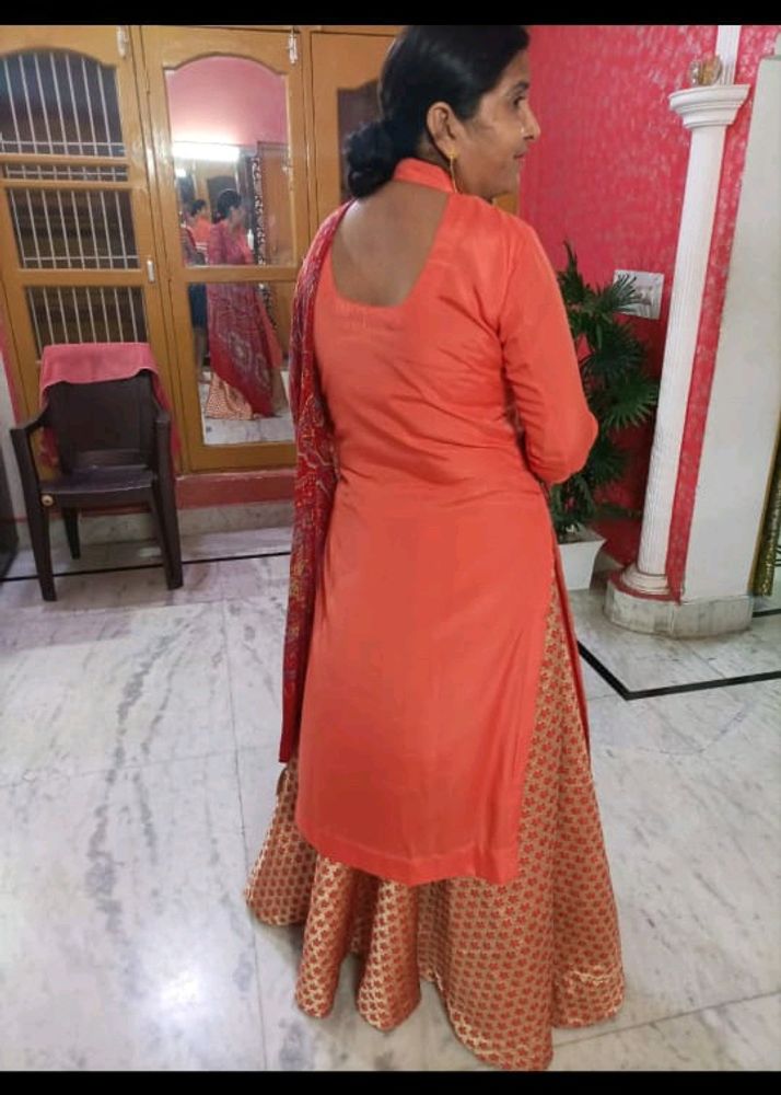 Beautiful Back Cut Kurta With Gown