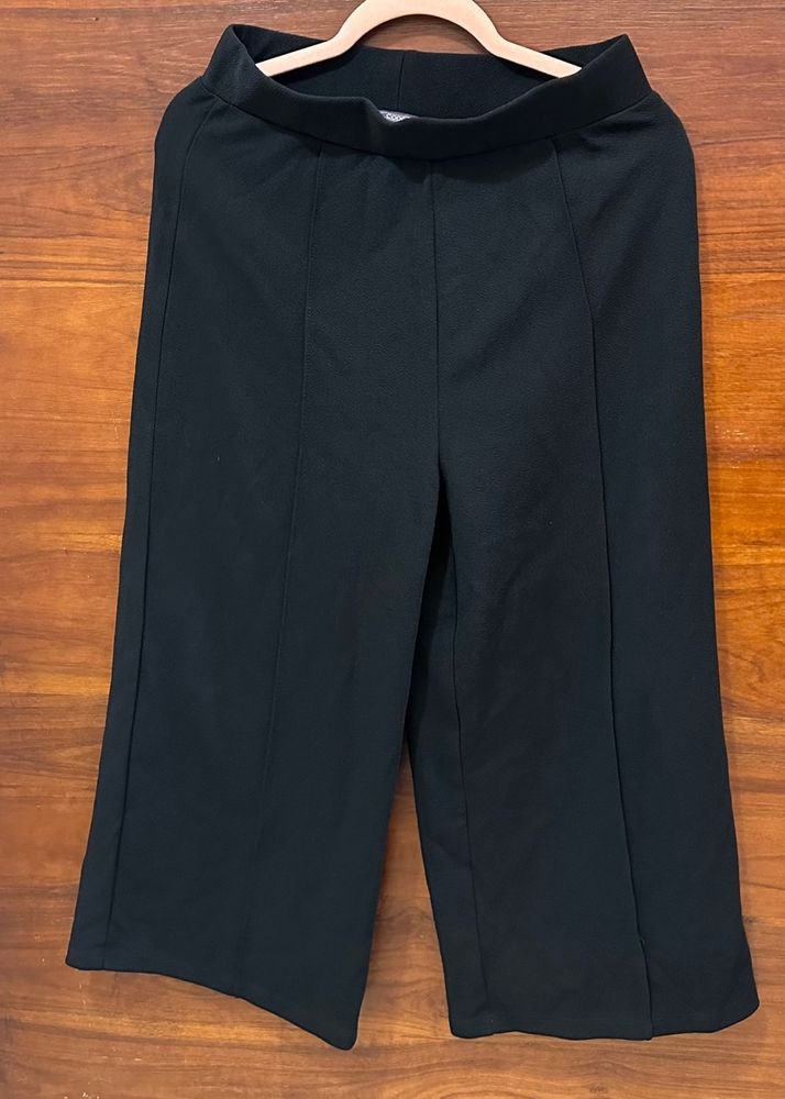 Must Grab Cropped Black Trouser Free Lipstick