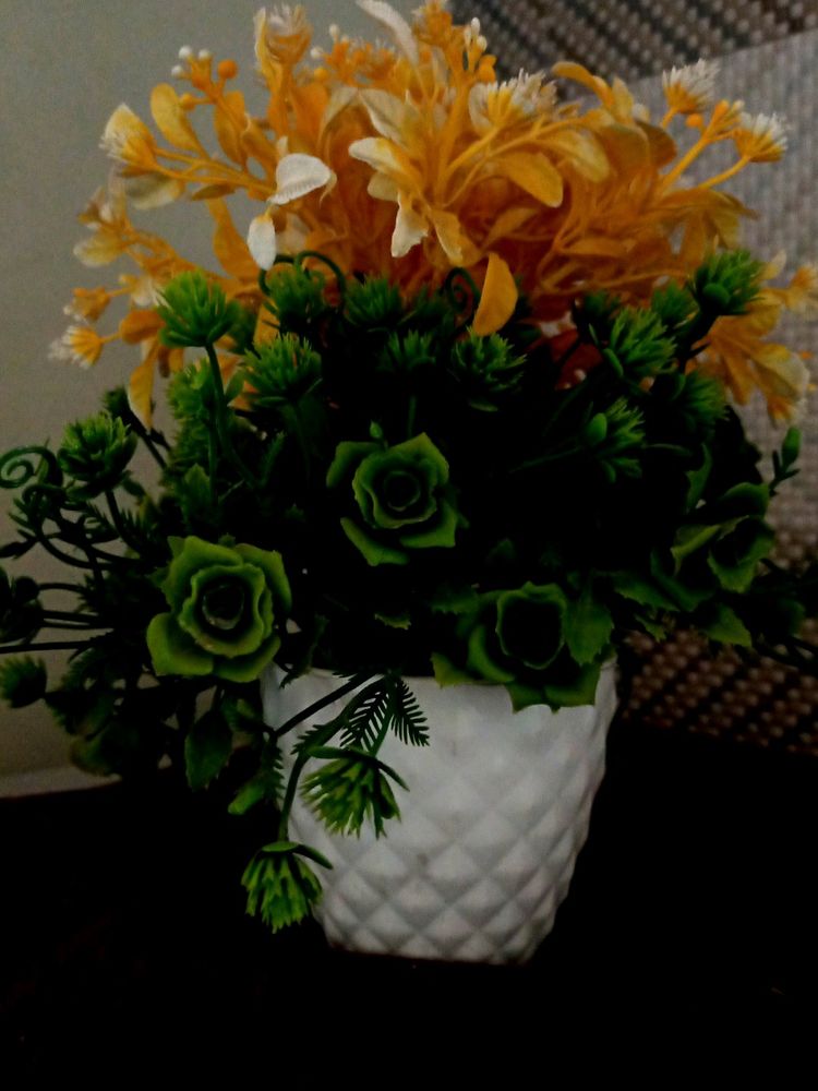 Double Shaded Artificial Flowers Pot..