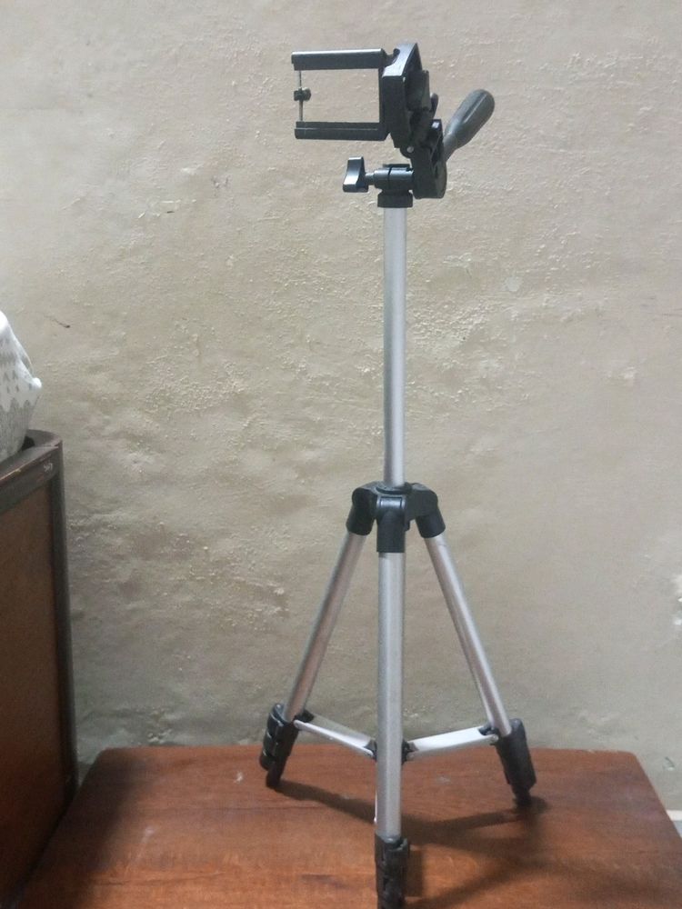 Adjustable Photo Stand....