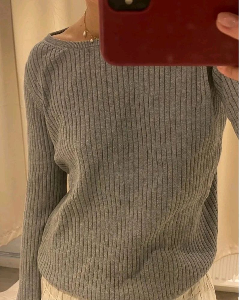 Uniqlo Sweater