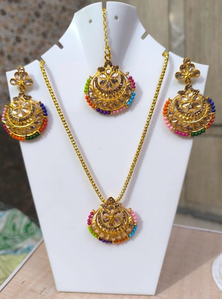 Jewellery Set With Maang Tikka