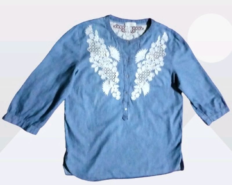 Soft Denim Embodeiry Top