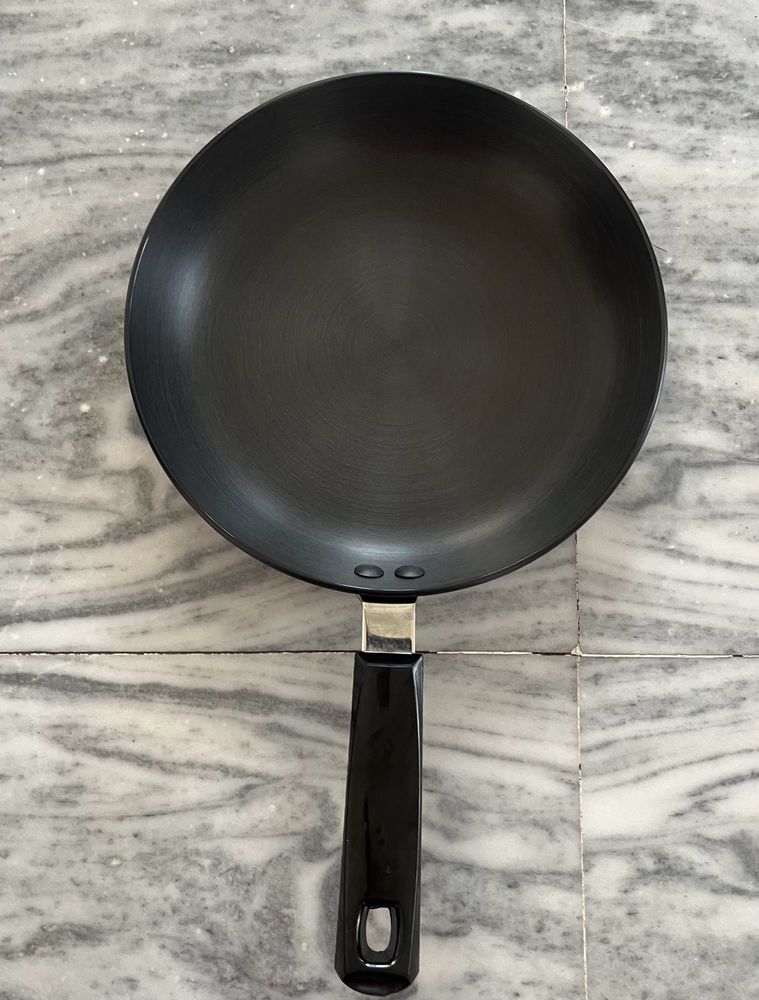 Hawkins Futura Fry Pan