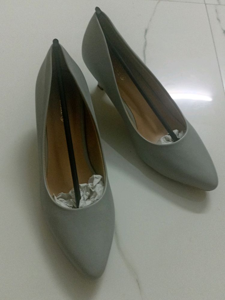 Marc Loire Grey Kitten Pumps