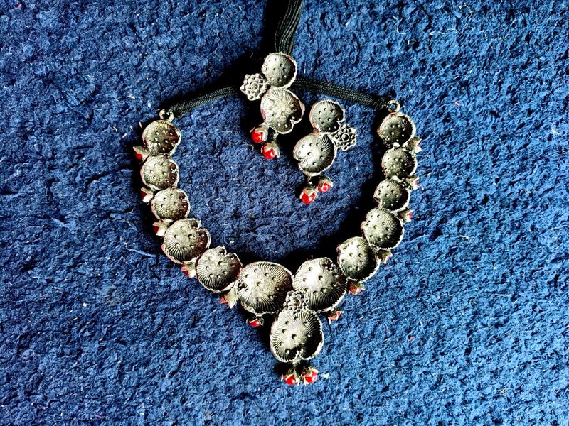 Oxidised Neck Set With Read Beads