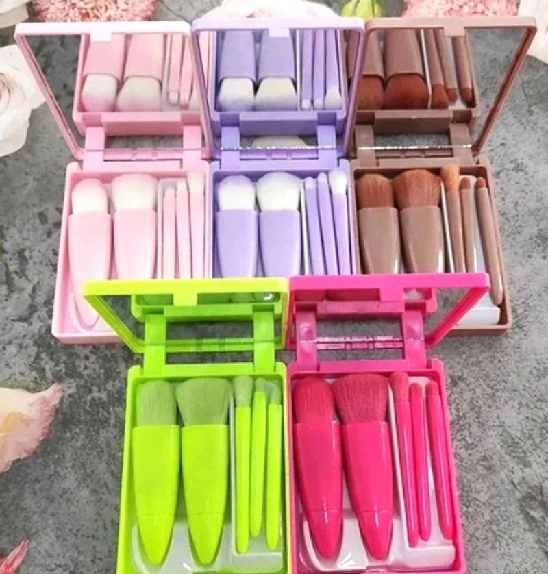 Cute makeup brushes