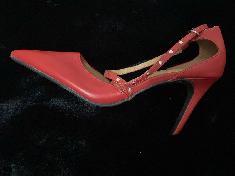 Hot Red High Heels !!👠