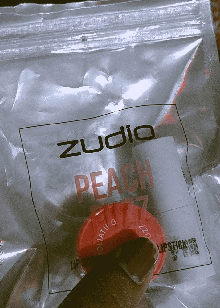 Zudio Lipstick And Lip Scrub Combo