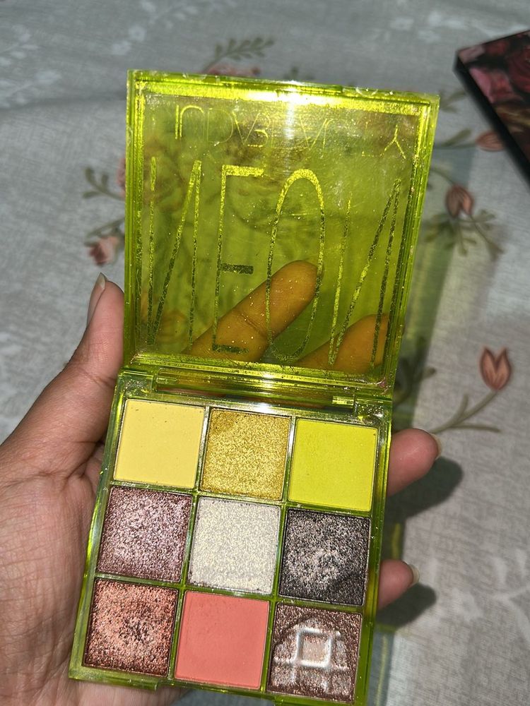 Huda Beauty Neon Eyeshadow Palette