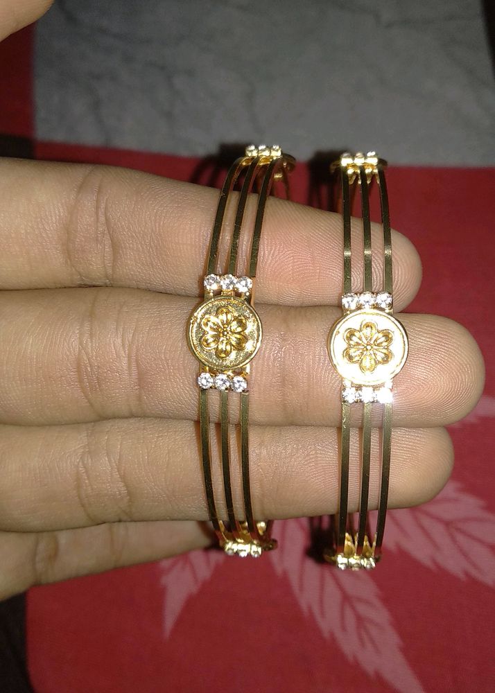 Stylish Golden. Bangles Set For Women And Girls. G