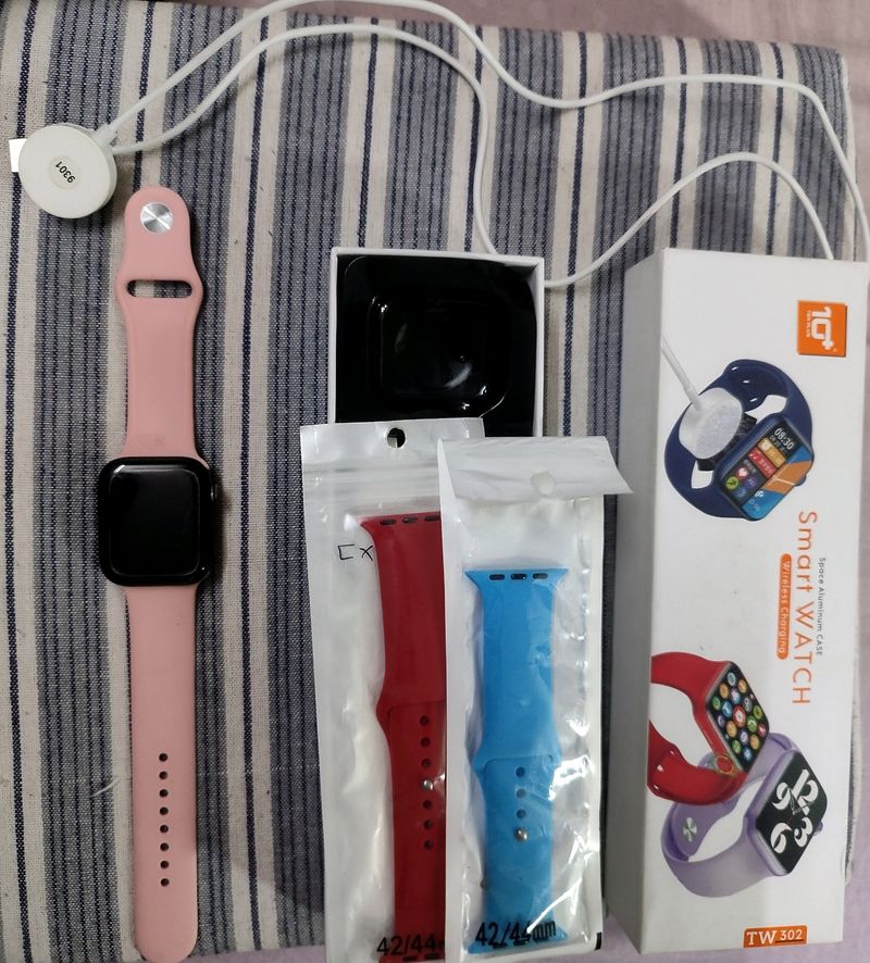 NEW UNUSED SMARTWATCH