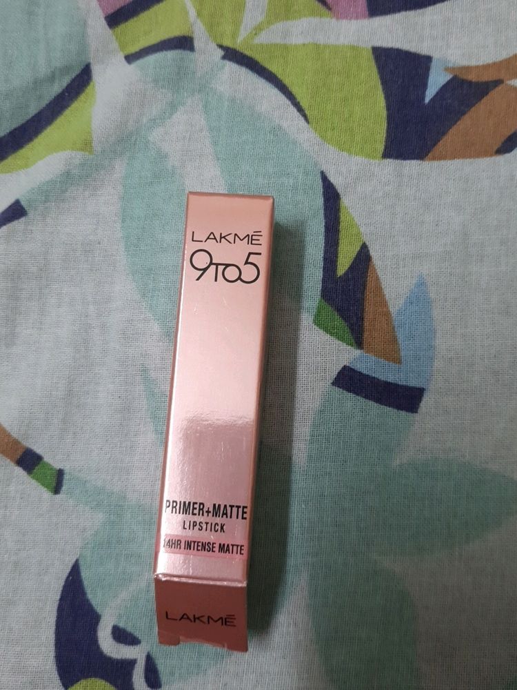 9 To 5 Lakme Iconic Red MR10 shade