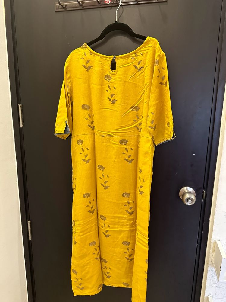 L size Mustard 3/4th Sleeve MIDI Dress