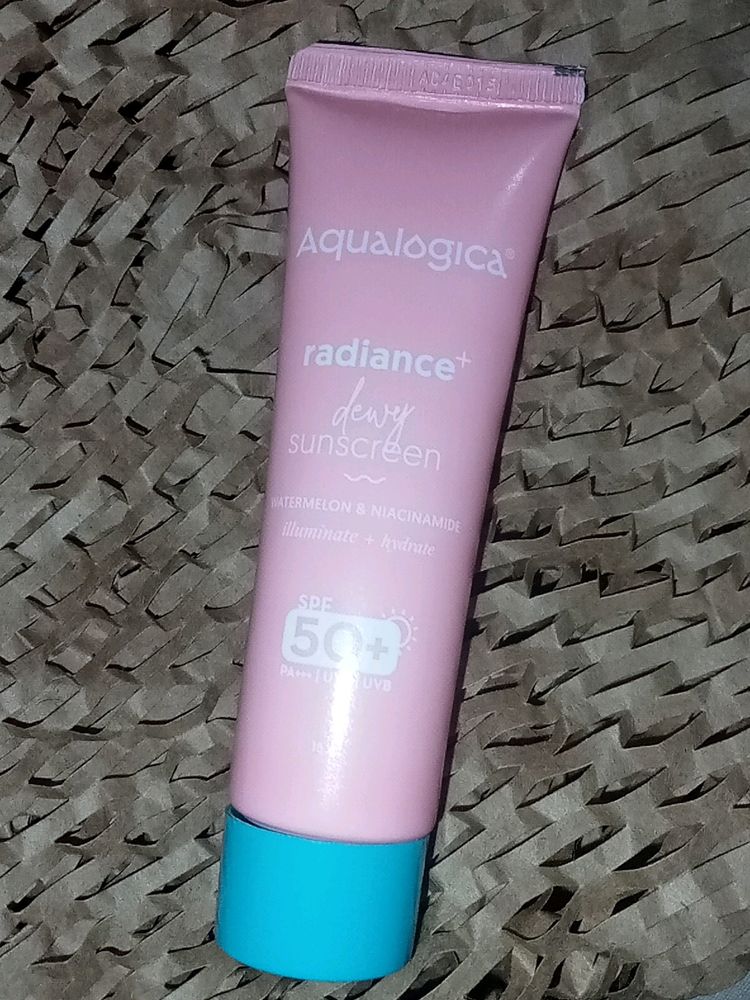 Aqualogica Radiance Dewy Sunscreen