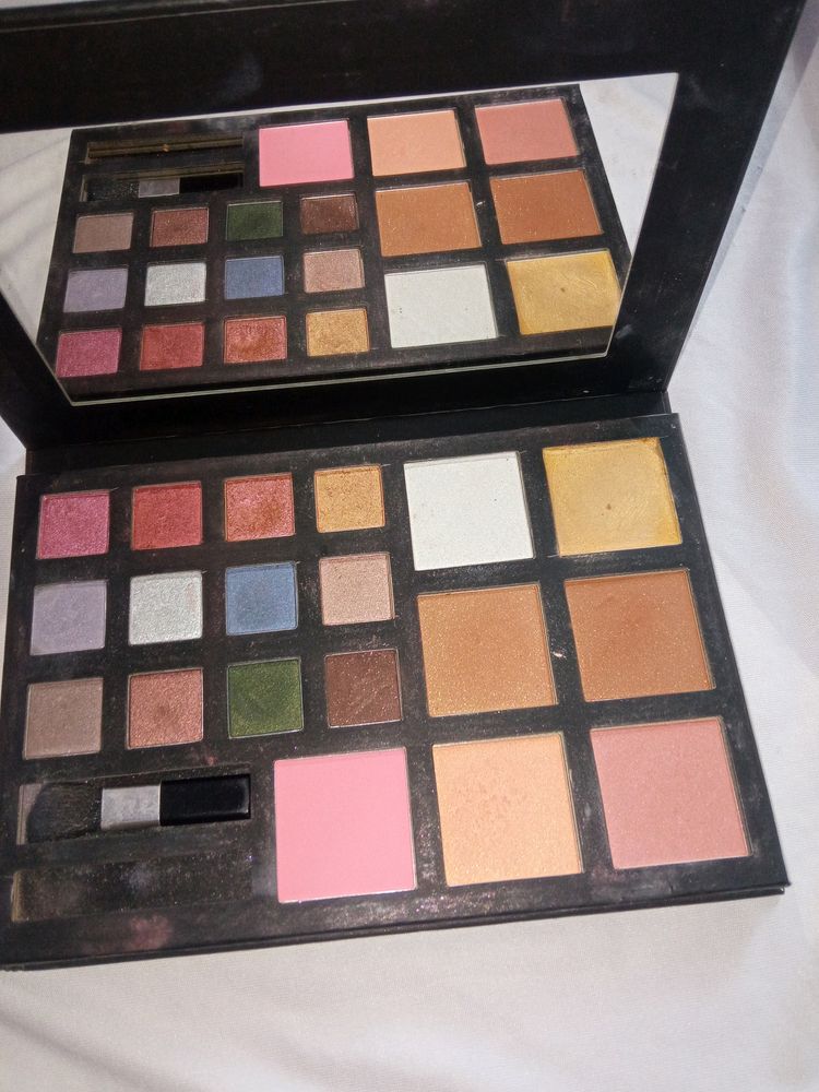 Oriflame make Up Pallette