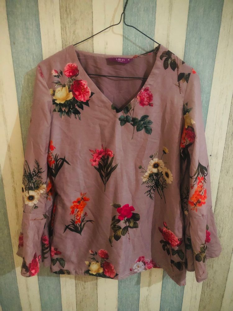 Libas floral top bell sleeves