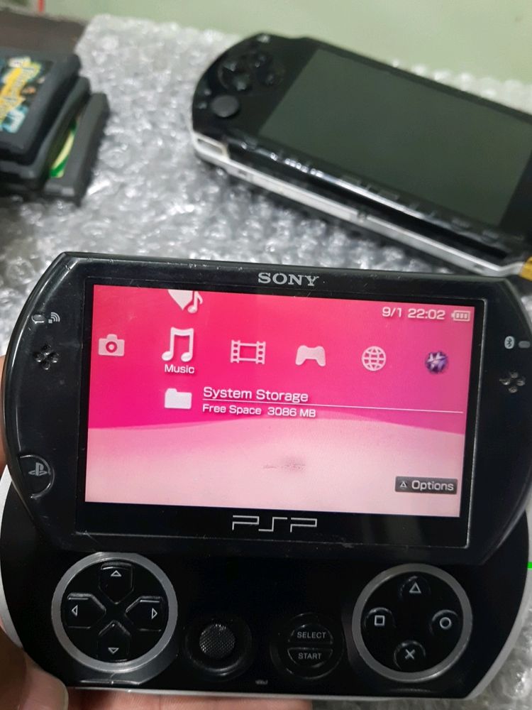 Psp Go With Inbuilt Game's